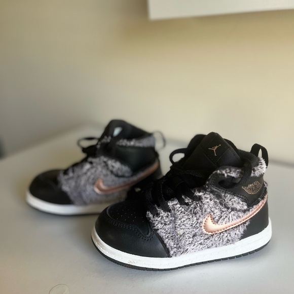 Nike Jordan 1 retro high gt toddlers shoes black/metallic - Size 8 - Picture 2 of 7